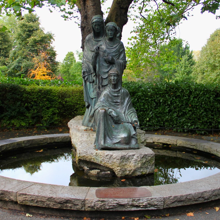 Irlande - Fontaine Les trois nornes