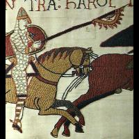 Bannière au corbeau sur la tapisserie de Bayeux