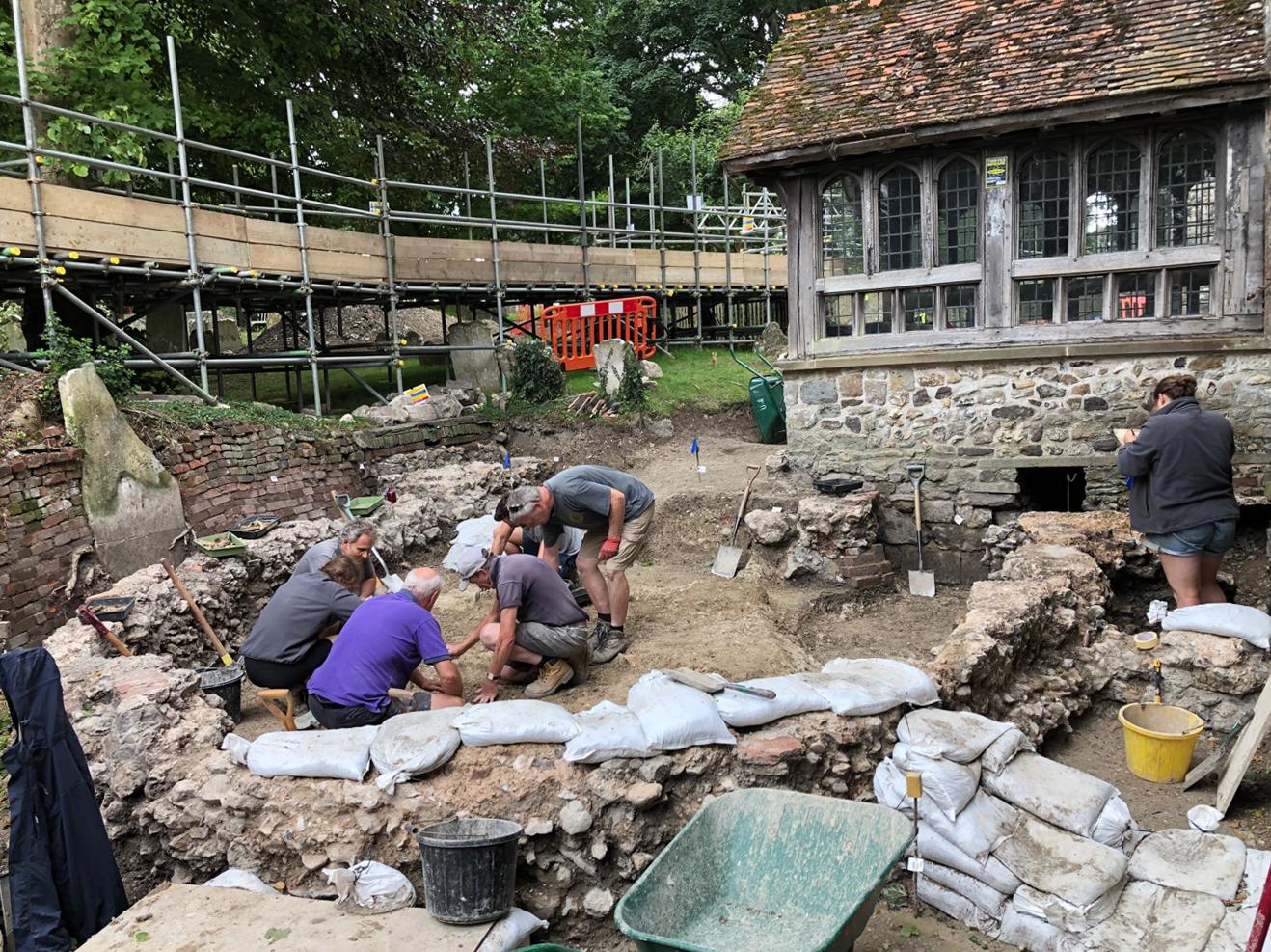 Angleterre - Mise au jour en 2019 des vestiges de la chapelle en pierre du monastère anglo-saxon de Lyminge, VIIème siècle - Photo: Lyminge Archaeology