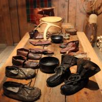 Chaussures vikings au Musée Lofotr, Lofoten, Norvège