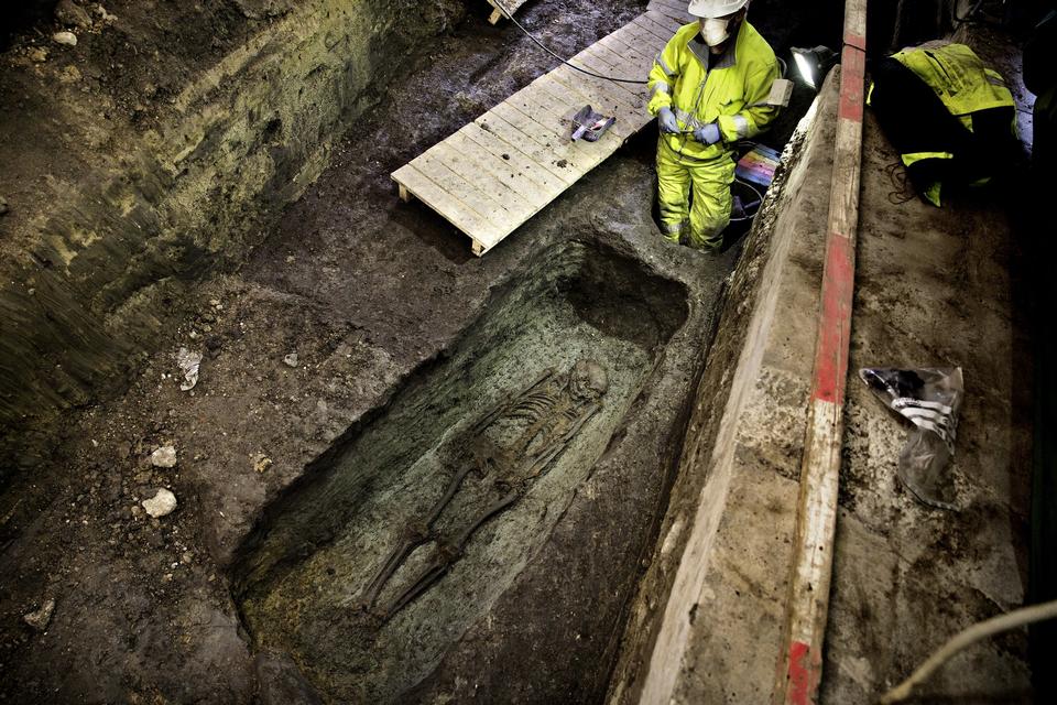 Danemark - 20 squelettes du XIème siècle découverts sous la place de l'hôtel de ville à Copenhague - Photo: Martin Lehmann
