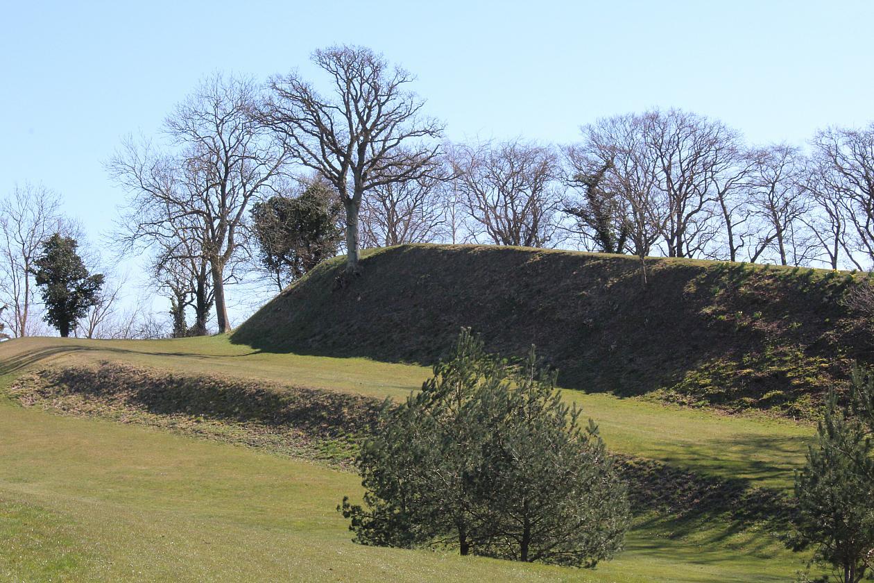 Danemark - La forteresse de Trygge vue de l'arrière et au premier plan la rampe d'accès à l'entrée - Photo: Jakob Olling