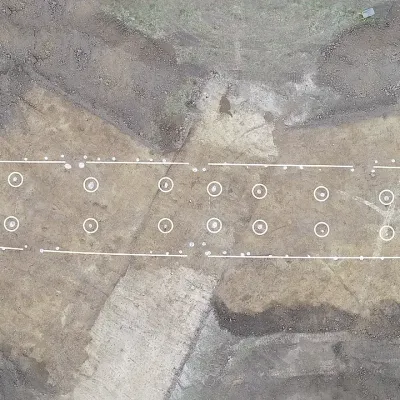 Danemark - La halle viking de Rødbyhavn - Photo par drone: Musée Lolland-Falster - Graphique: Lonni Haugaard