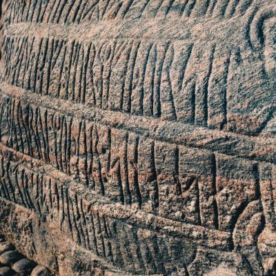 Danemark - Les inscriptions runiques de la grande pierre de Jelling - Photo: Musée national du Danemark