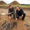 Danemark - Søren Sindbæk et Nanna Holm sur le site de la nouvelle forteresse circulaire, Borgring