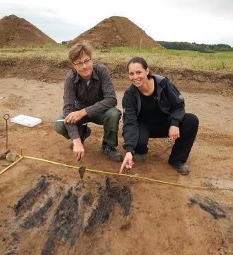 Danemark - Søren Sindbæk et Nanna Holm sur le site de la nouvelle forteresse circulaire, Borgring