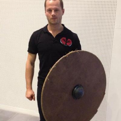 Danemark un archeologue etudie les techniques de combat des vikings