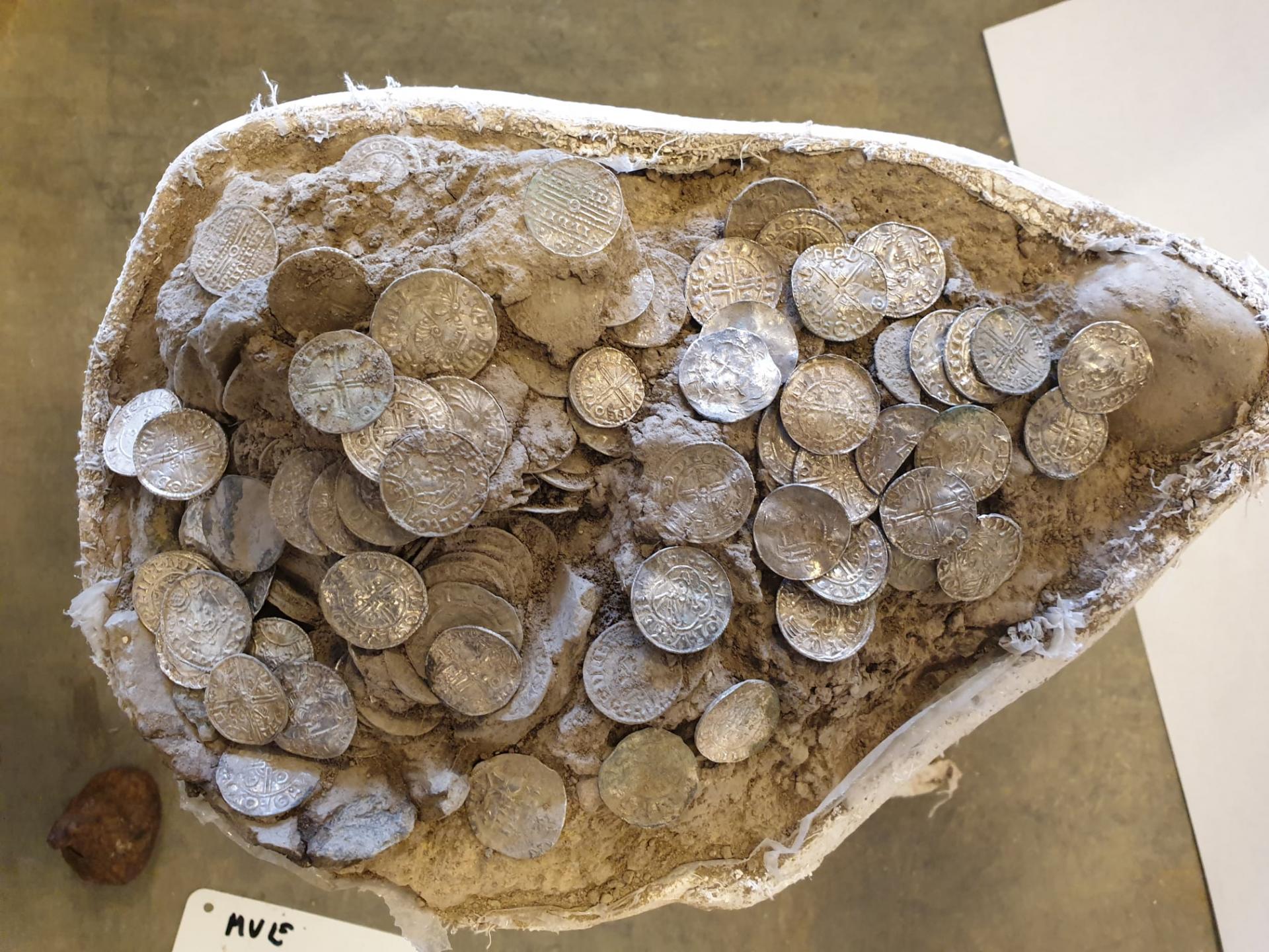 Danemark - Un trésor composé de 600 pièces de monnaie de la fin de l'Âge Viking découvert sur l'île de Seeland - Photo: Sorø Museum