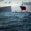 Le Draken Harald Hårfagre quittant les îles Feroé pour l'Islande