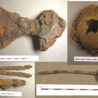 Ecosse - Artefacts découverts dans le bateau tombe à Swordle Bay - Photo Pieta Greaves pour AOC Archeology