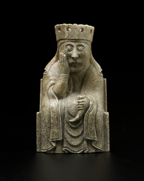 Figurine de la reine dans le jeu d'échec de Lewis, au British Museum, XIIème siècle