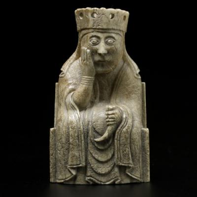 Figurine de la reine dans le jeu d'échec de Lewis, au British Museum, XIIème siècle