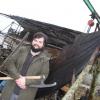 France - Damien Bouet et le navire viking en construction - Photo: Ouest France