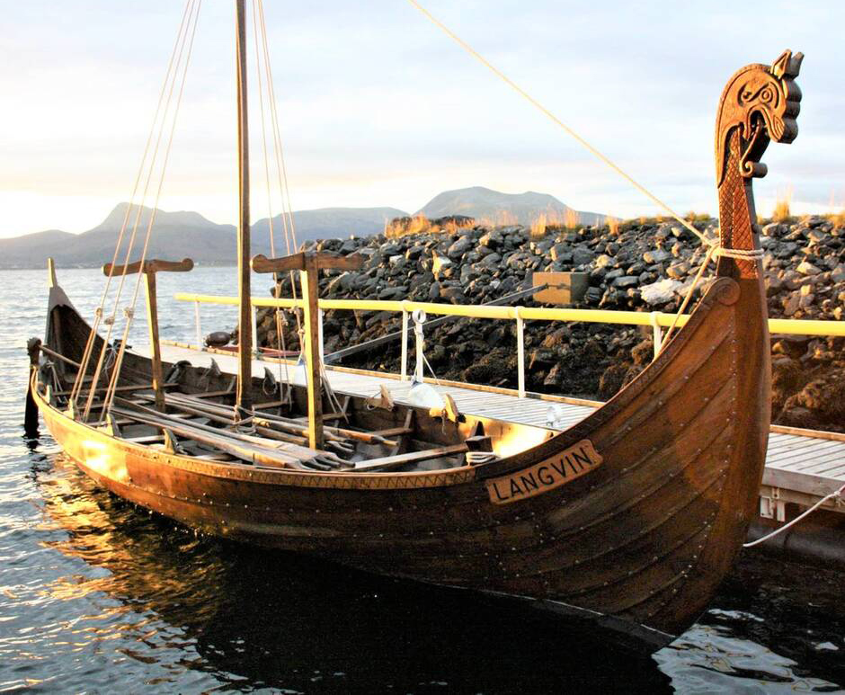 France - Langvin, une réplique d'un bateau de l'Âge Viking pour le parc Ornavik en 2020 - Photo: Ouest-France