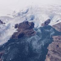 Groenland - Les glaciers Brückner et Heim, dans le fjord Johan Petersens,  au sud-est du Groenland - Photo: Jeremy Harbeck/ NASA