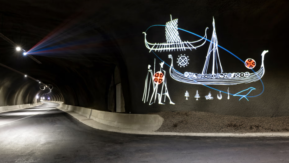 Îles Féroé - Illustration du Roi Sverri réalisée par Edward Fuglø et projetée sur la paroi du nouveau tunnel entre Streymoy et Sandoy - Photo Olavur Frederiksen