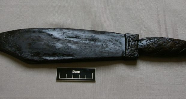 Irlande - Une épée de tisserand parfaitement conservée découverte à Cork - Photo: Bam Ireland