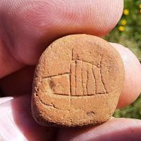 Islande - Le plus ancien dessin d'Islande découvert à Stöd représente un bateau viking - Photo: Facebook Landnámsskáli í Stöð