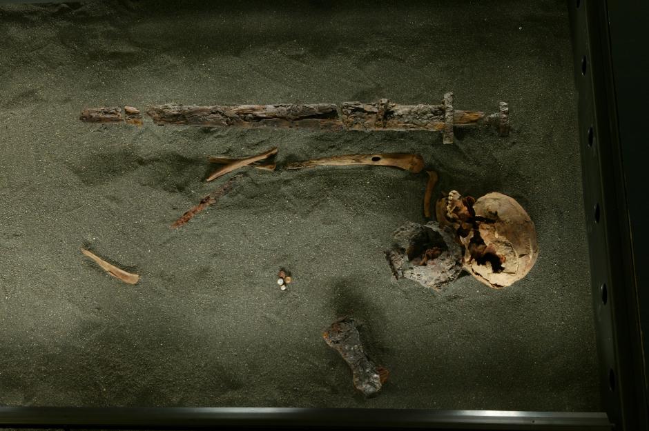 Islande - Squelette découvert en 1947 avec 3 autres, appartenant tous à la première génération de colons - Photo: Ivar Brynjolfsson / Musée national d'Islande