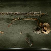 Islande - Squelette découvert en 1947 avec 3 autres, appartenant tous à la première génération de colons - Photo: Ivar Brynjolfsson / Musée national d'Islande