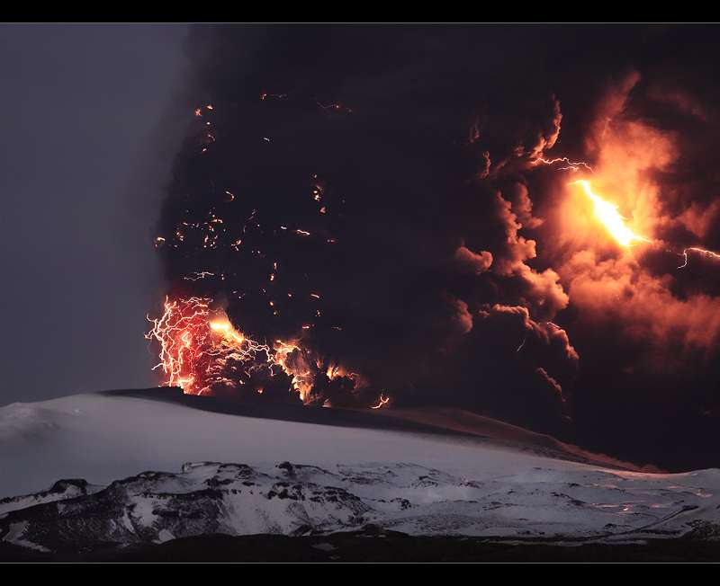 Une éruption volcanique aurait encouragé la conversion au christianisme des colons vikings - Photo: éruption de l' Eyjafjallajökull en 2010 par Orvaratli