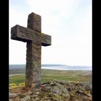 Krosshólaborg, monument érigé sur le lieu saint où Aude la Très-Sage venait prier, à proximité des vestiges de sa ferme en Islande