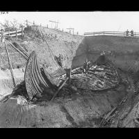 Le bateau-tombe d'Oseberg fut découvert en 1904 - Photo: Olaf Væring / Musée d'HIstoire culturelle d'Oslo