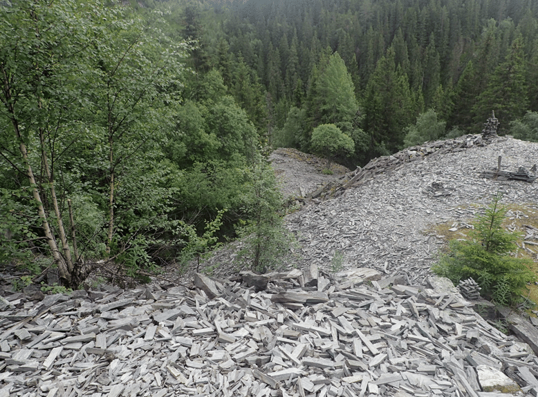 Norvège - Débris issus de la taille des pierres dans la carrière d'Eidsborg, exploitée depuis l'Âge Viking, à partir du IXème siècle - Photo: Irene Baug