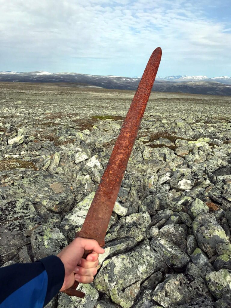 Norvège - Découverte en haute altitude d'une épée viking - Photo: Einar Åmbakk