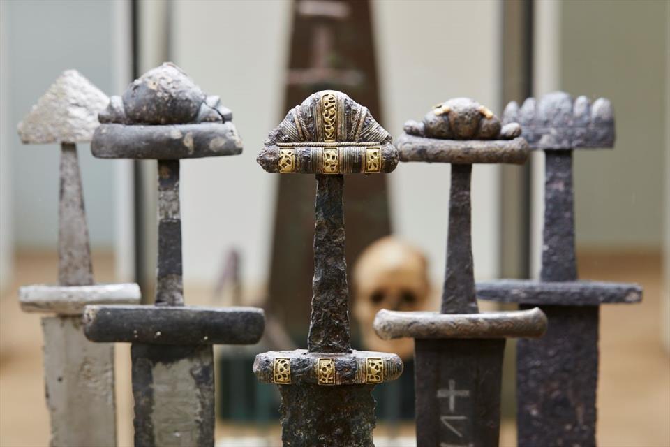 Norvège - Épées vikings exposées au Musée d'Histoire culturelle d'Oslo - Photo: Historisk museum