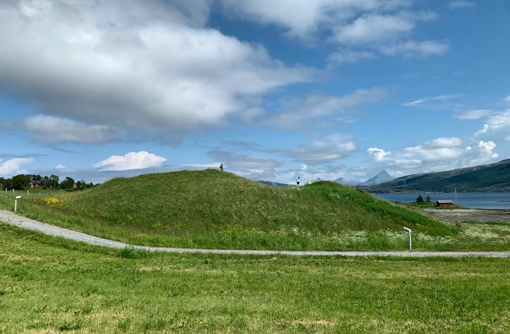 Norvège - La découverte de rivets de navire à Herlaugshaugen confirme la présence d'un bateau-tombe à l'intérieur du tumulus - Photo: Geir Grønnesby/ NTNU