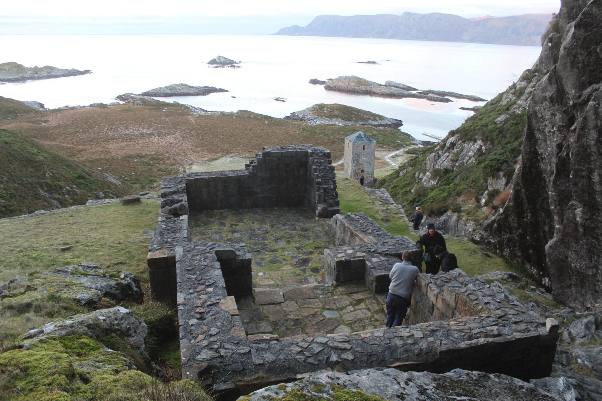 Norvège - Les vestiges de l'église Ste Sunniva - Photo: Regin Meyer/ NIKU