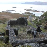 Juillet - À l'intérieur des ruines de l'église dédiée à Ste Sunniva, sur l'île de Selja, les archéologues ont décelé les traces d'une chapelle plus ancienne remontant à l'époque du martyre de la sainte, au Xème siècle. Qu'a-t-elle de particulier?