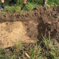 Norvège - Trois rivets confirmant qu'il y a un navire enterré à Gjellestad - Photo: Fredrik Nordland, comté d'Østfold