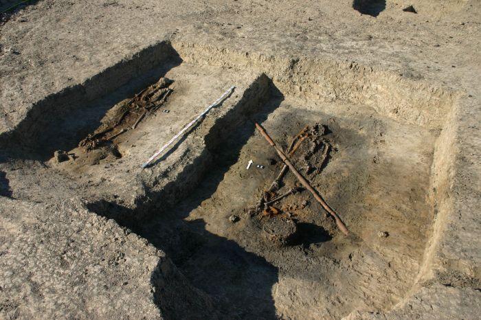 Pologne - Deux des tombes avec des hommes d'origine scandinave lors des fouilles archéologique à Ciepłe - Photo: Z. Ratajczyk