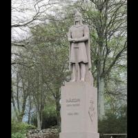 Statue de Haakon le Bon dans le parc de Fitjar - Sculpture: Anne Grimdalen 1961