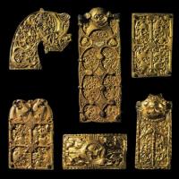  Ensemble de garnitures en bronze doré du site de Broa, Gotland, Suède, 2.8 à 3.6cm de large - Historika Museum de Stockholm