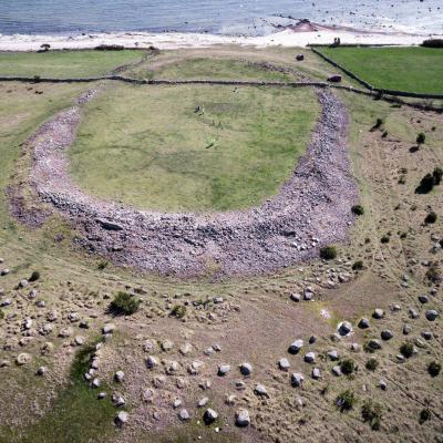 Suède - Vestiges de la forteresse de Sandby Borg sur l'île d'Öland - Photo: Sebastian Jakobsson