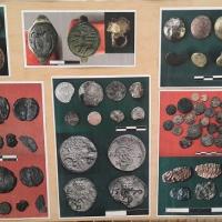 Ukraine - Une partie des objets découverts sous la place Poshtova - Photo: rbc.ua