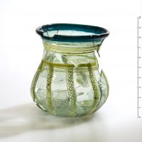 Verre de l'Âge Viking découvert dans une tombe à Hopperstad en Norvège - Photo: Unimus.no B4511