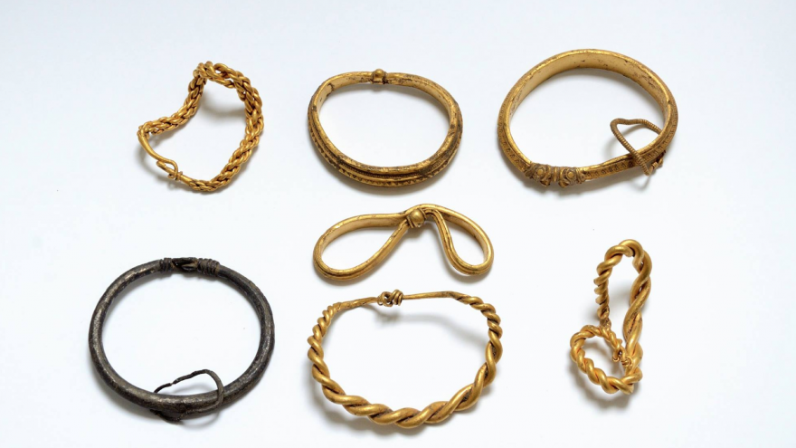 Danemark - Découverte de 7 bracelets de l'Âge Viking - Photo: Musée de Sønderskov